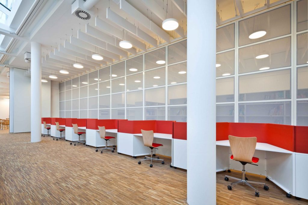 B15C-11_1280-1600x1065