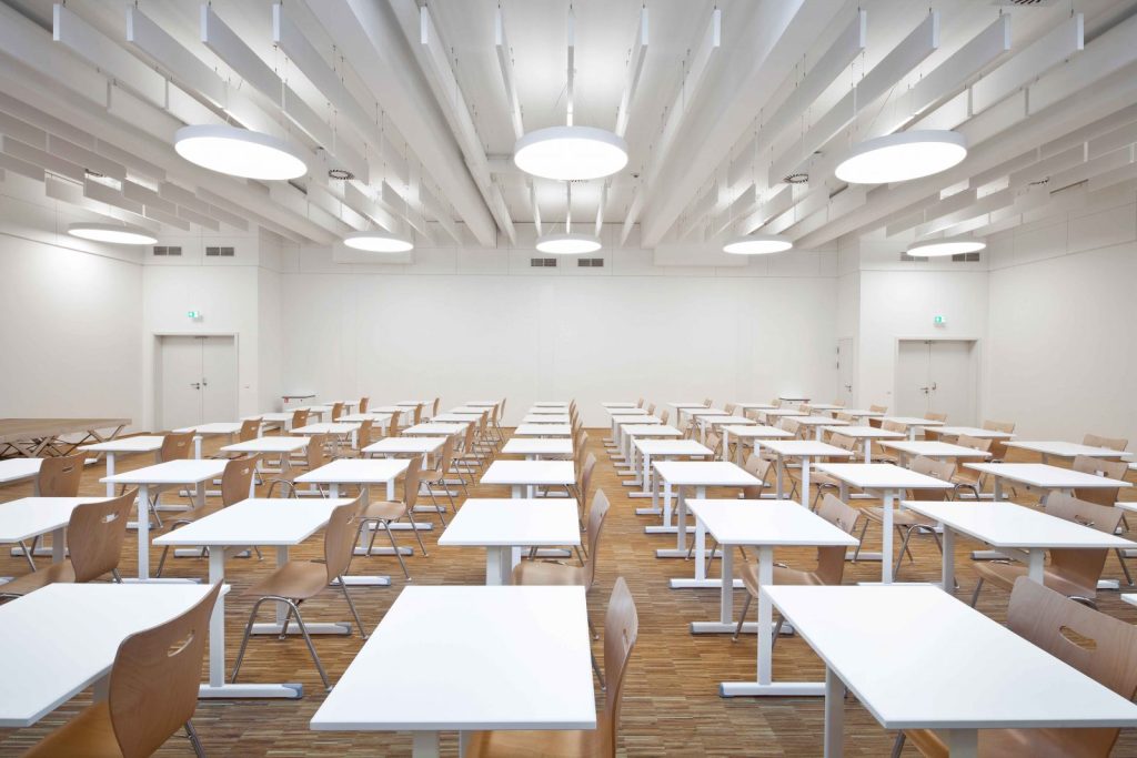 B15C-12_1280-1600x1067