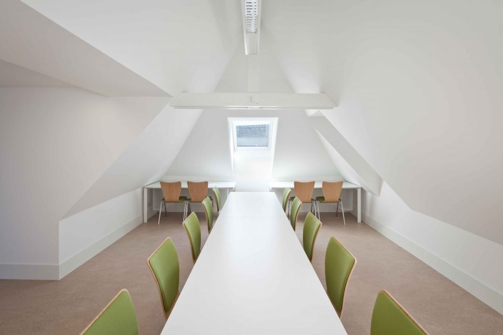 B15C-4_1280-1600x1066