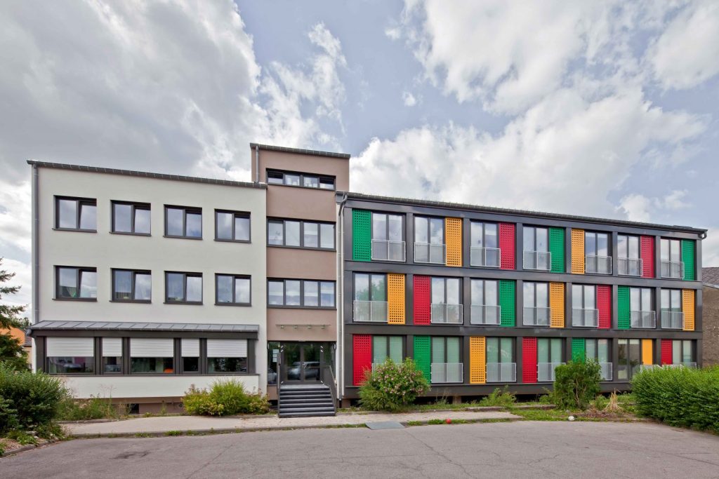 J03-4_1280-1600x1067